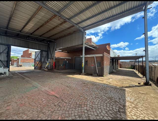 350M² WAREHOUSE TO LET IN HERMANSTAD